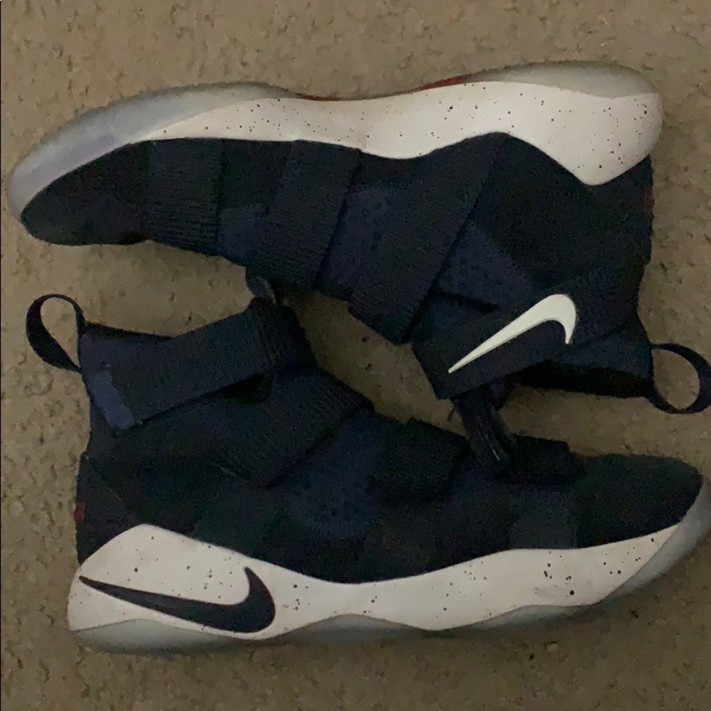 Lebron soldier 11 used